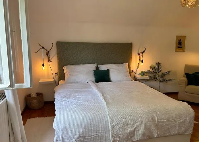 House Flora - At Traunsee *