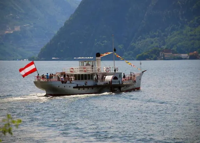 House Flora - At Traunsee * 阿尔特穆斯特